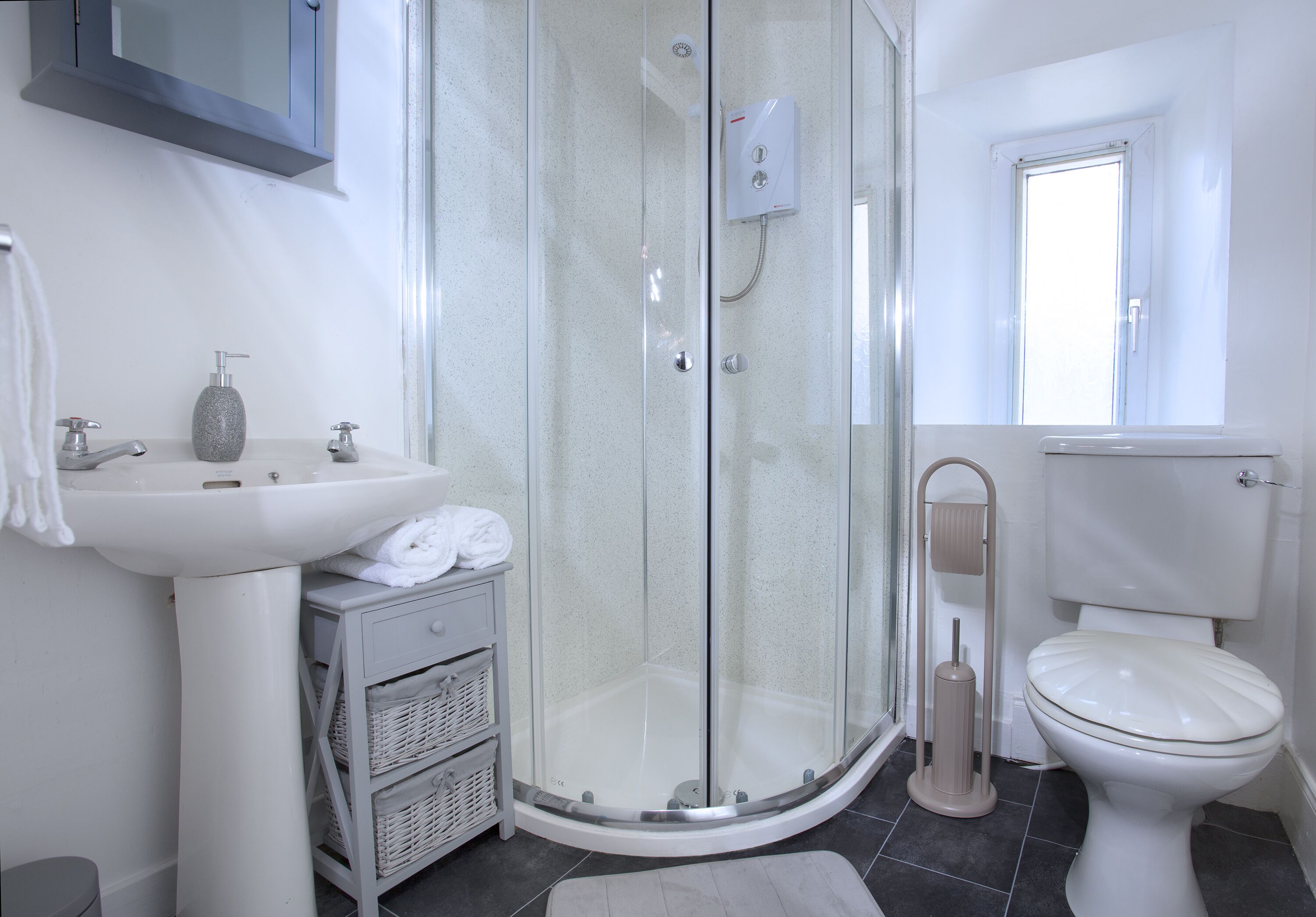 Apartment, 1 Bedroom | Bathroom | Shower, hair dryer, towels