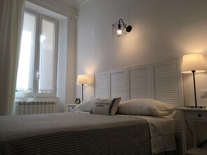 2 chambres, fer et planche Ă repasser, lit parapluie