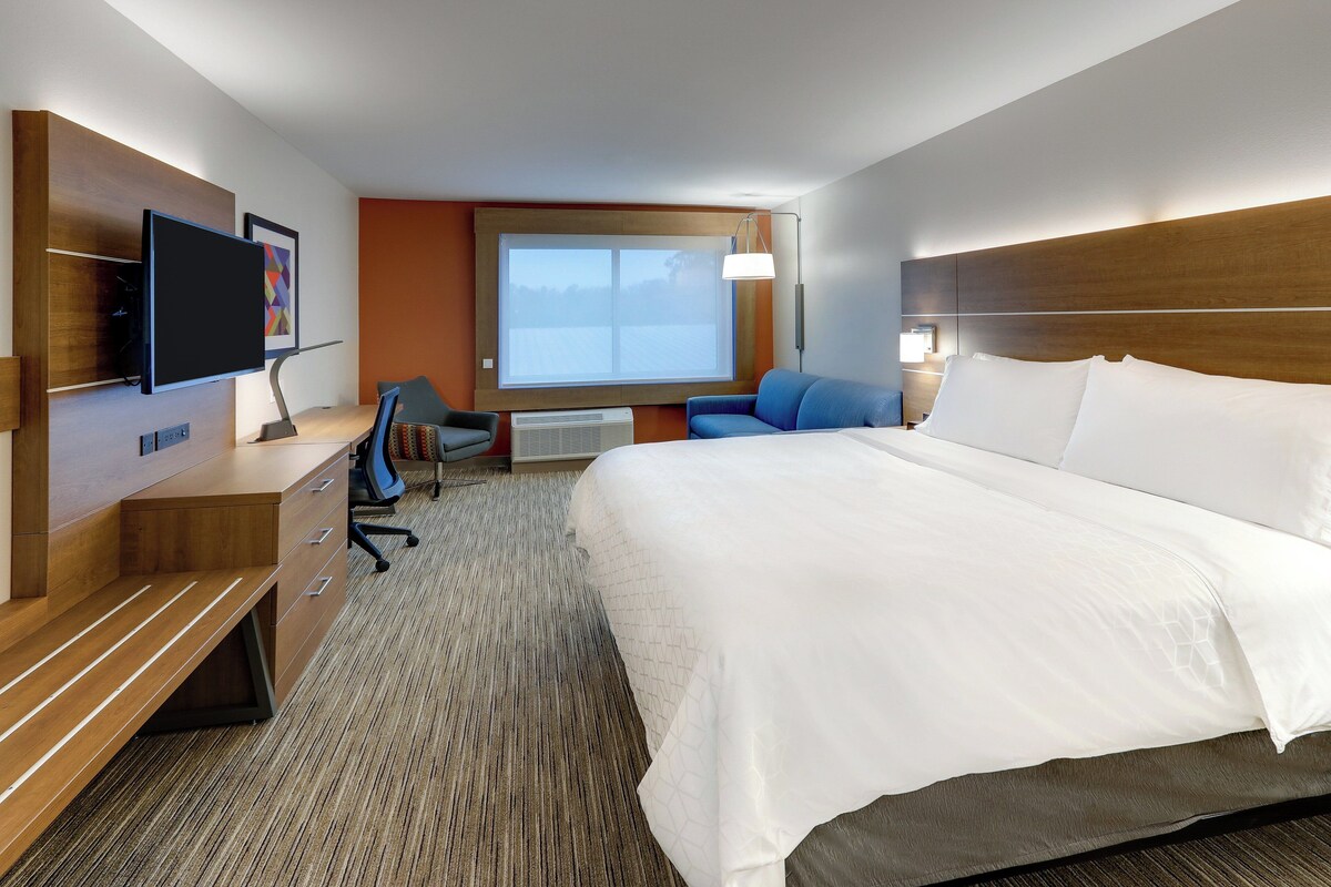 Suite, 1 King Bed with Sofa bed, Non Smoking (Communications)