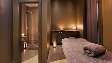 Couples treatment room(s), sauna, body treatments, body wraps