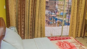 Basic Room | Bed sheets - Hôtel de la Gare (Yaoundé)