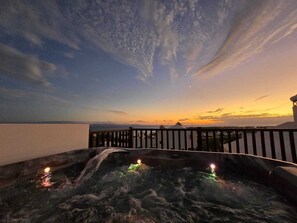 A hot tub area with a view of the sunset and distant mountains. - Best Sea Views, Sun-Filled Villa on 1100m2 plot. Large Pool & Great Sun Terraces (Playa Blanca)