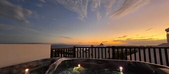 Moderne villa, prachtig uitzicht op zee, groot privézwembad en terras in een rustige omgeving