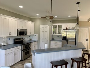 Fridge, microwave, oven, stovetop - Fripp Over Folly - Luxury Marsh-View Home in Crooked Creek, Family-Friendly (Fripp Island)