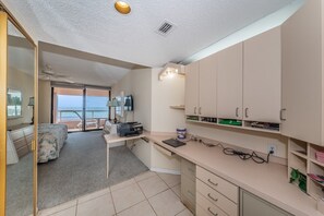 2 habitaciones, escritorio, tabla de planchar con plancha y wifi gratis