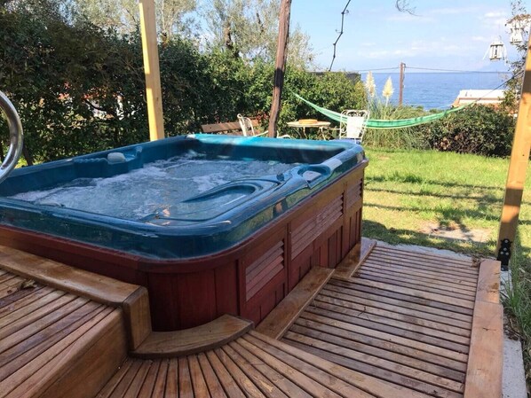 Baignoire à remous extérieure