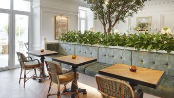 Esmorzar diari complet gratuït