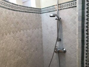 Hus – city | Dusj på badet