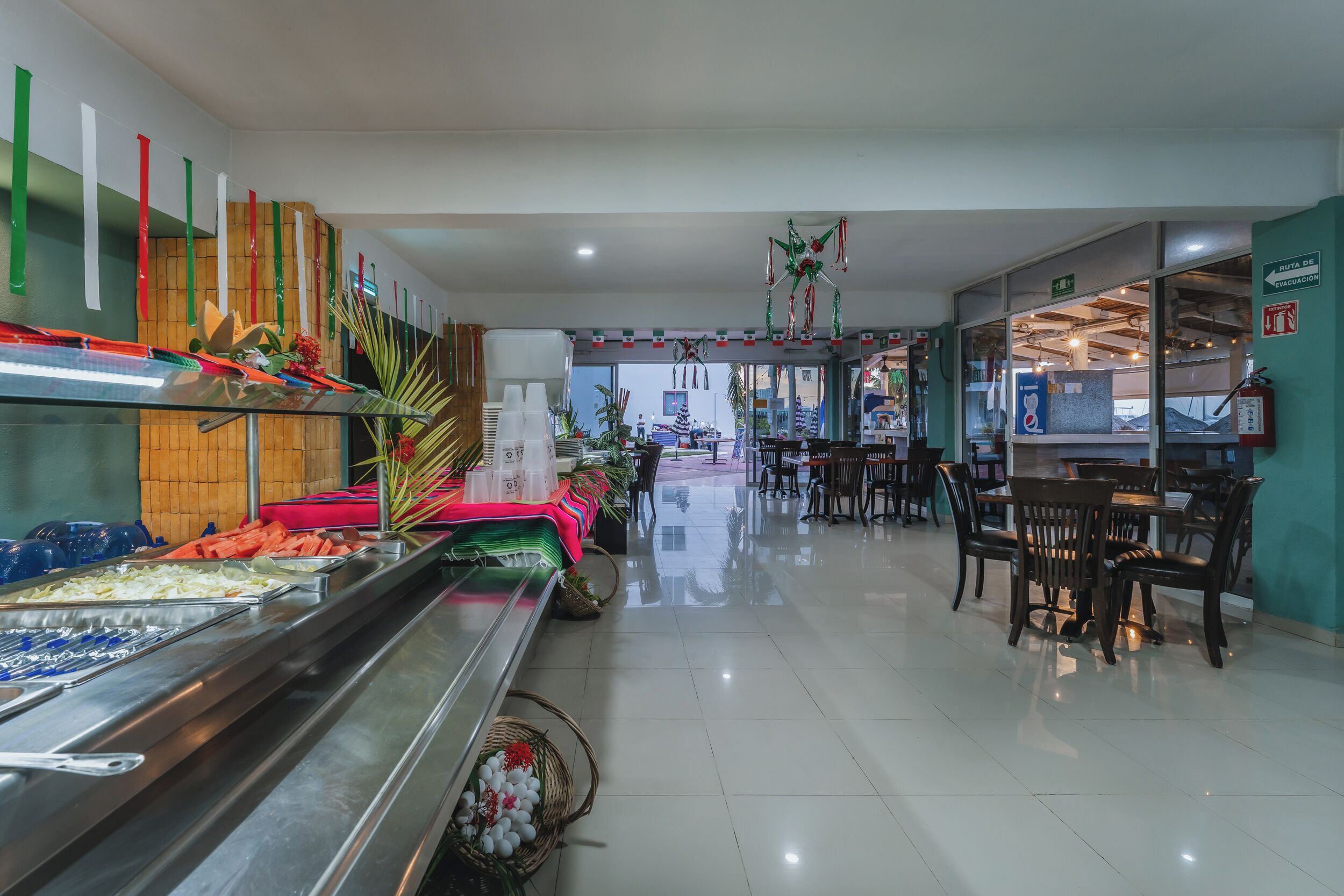 每日供应自助式早餐（每人 MXN 250）