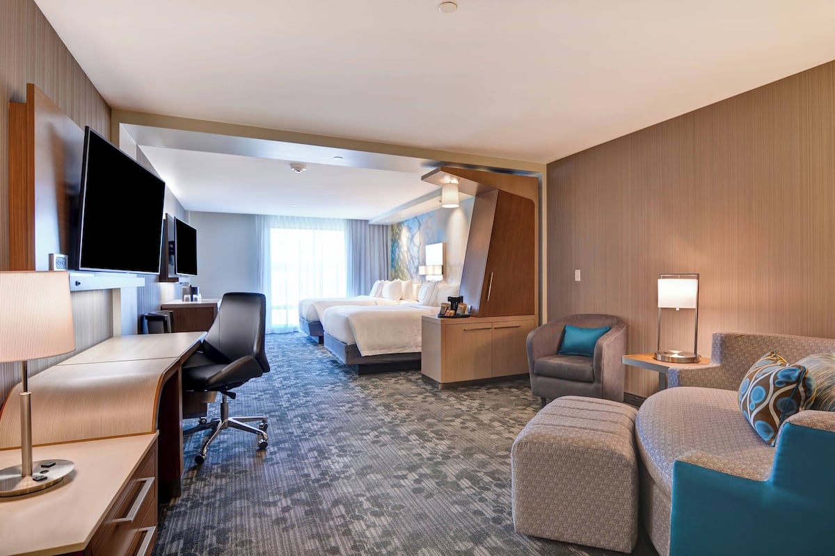 1 bedroom, pillow-top beds, desk, laptop workspace