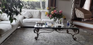 24-inch flat-screen TV with digital channels, TV - B&B Villa Victoria (Ragusa)