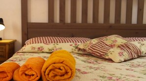 Family Quadruple Room (Max) | Individually furnished, free WiFi, bed sheets - B&B Villa Victoria (Ragusa)