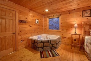 3 makuuhuonetta, silitysrauta/-lauta, ilmainen Wi-Fi, vuodevaatteet