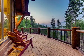 Terrace/patio - Ski Hi Lodge: Hot Tub, True Ski-in/out, Shuttle Service, One Ski Hill Access (Breckenridge)