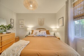 2 habitaciones, escritorio, tabla de planchar con plancha y wifi gratis 