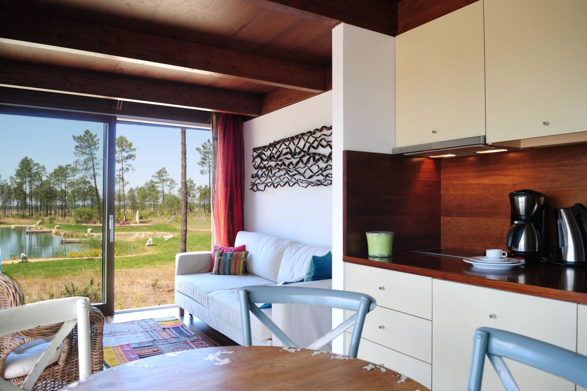 Bungalow, 1 Bedroom | Living room | Flat-screen TV