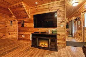 Interior - Your Family Retreat in The Great Smoky Mountains. (Sevierville)