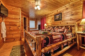 3 bedrooms, iron/ironing board, WiFi, bed sheets - Your Family Retreat in The Great Smoky Mountains. (Sevierville)