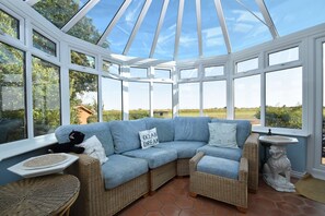 ทีวีจอแบน 24 นิ้ว พร้อมช่องดิจิตอล, ทีวีจอแอลซีดี, เครื่องเล่นดีวีดี