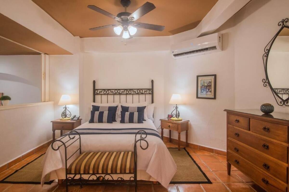 Premium bedding, in-room safe, blackout curtains, free WiFi