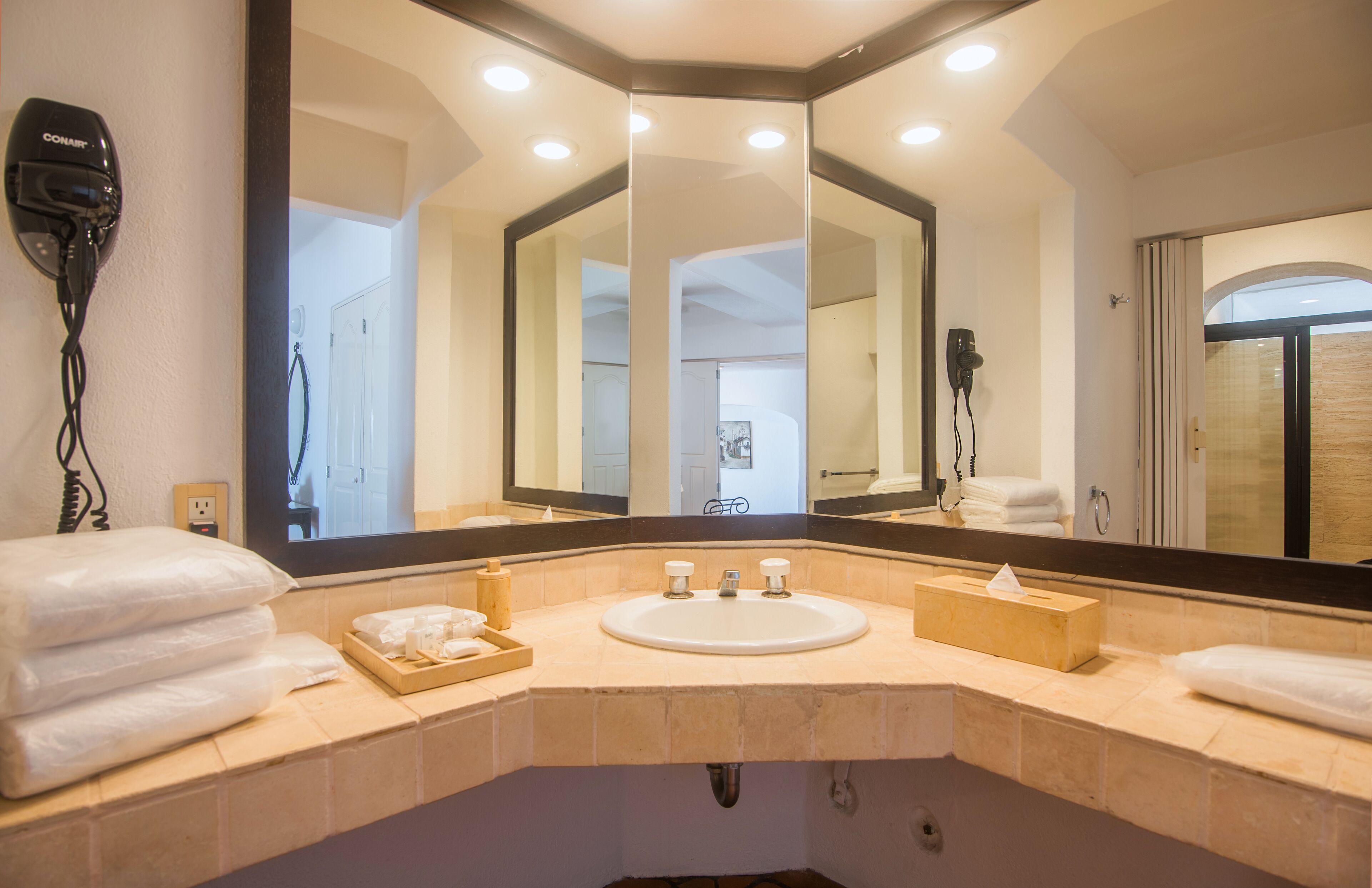 shower, free toiletries, hair dryer, towels