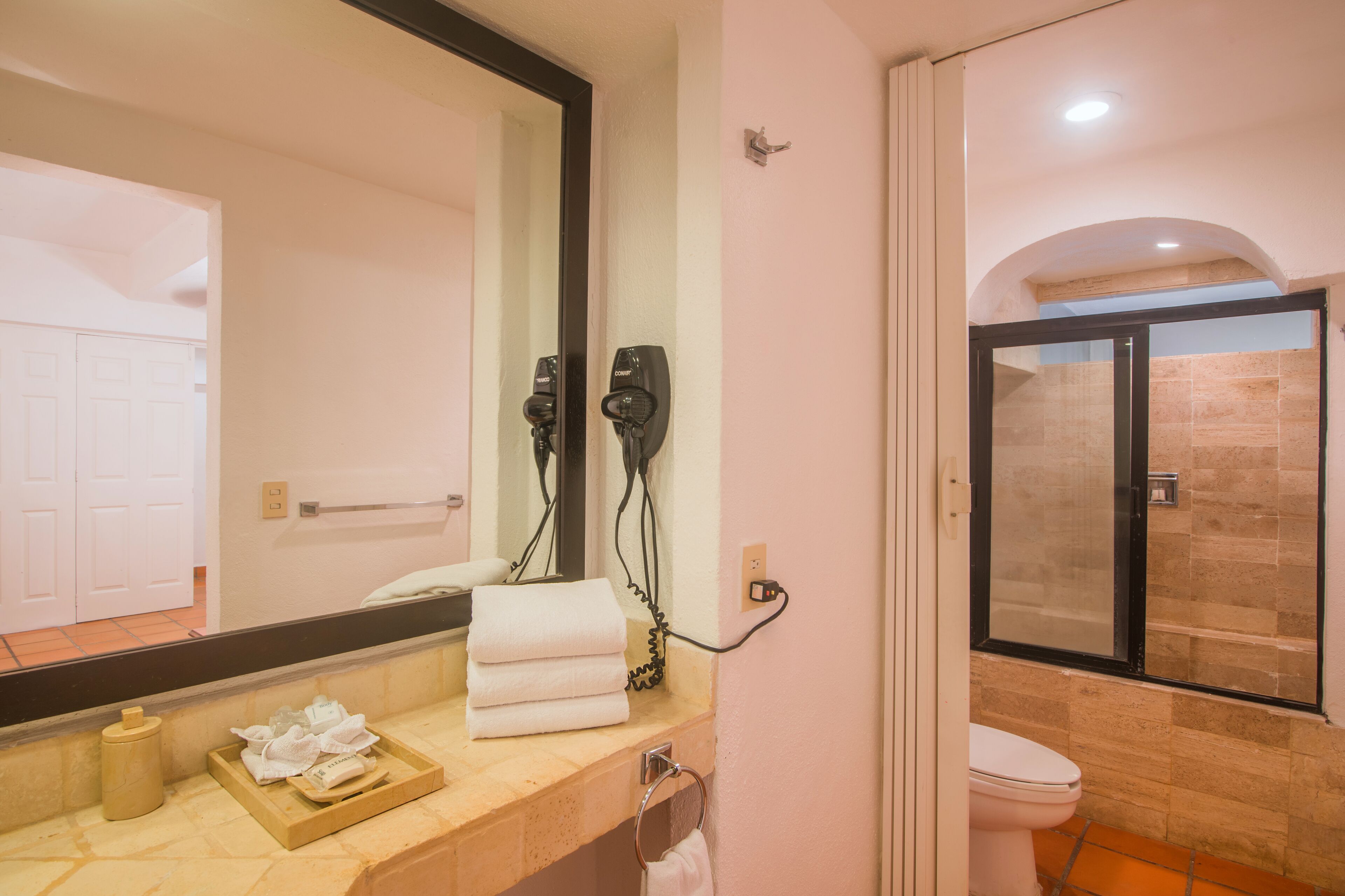 shower, free toiletries, hair dryer, towels