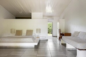 Dobbeltrom – deluxe, hageutsikt | Minibar, skrivebord og barnesenger (inkludert)