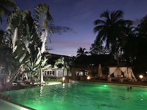 2 outdoor pools, pool umbrellas, pool loungers - Coucoué Lodge (Assinie)