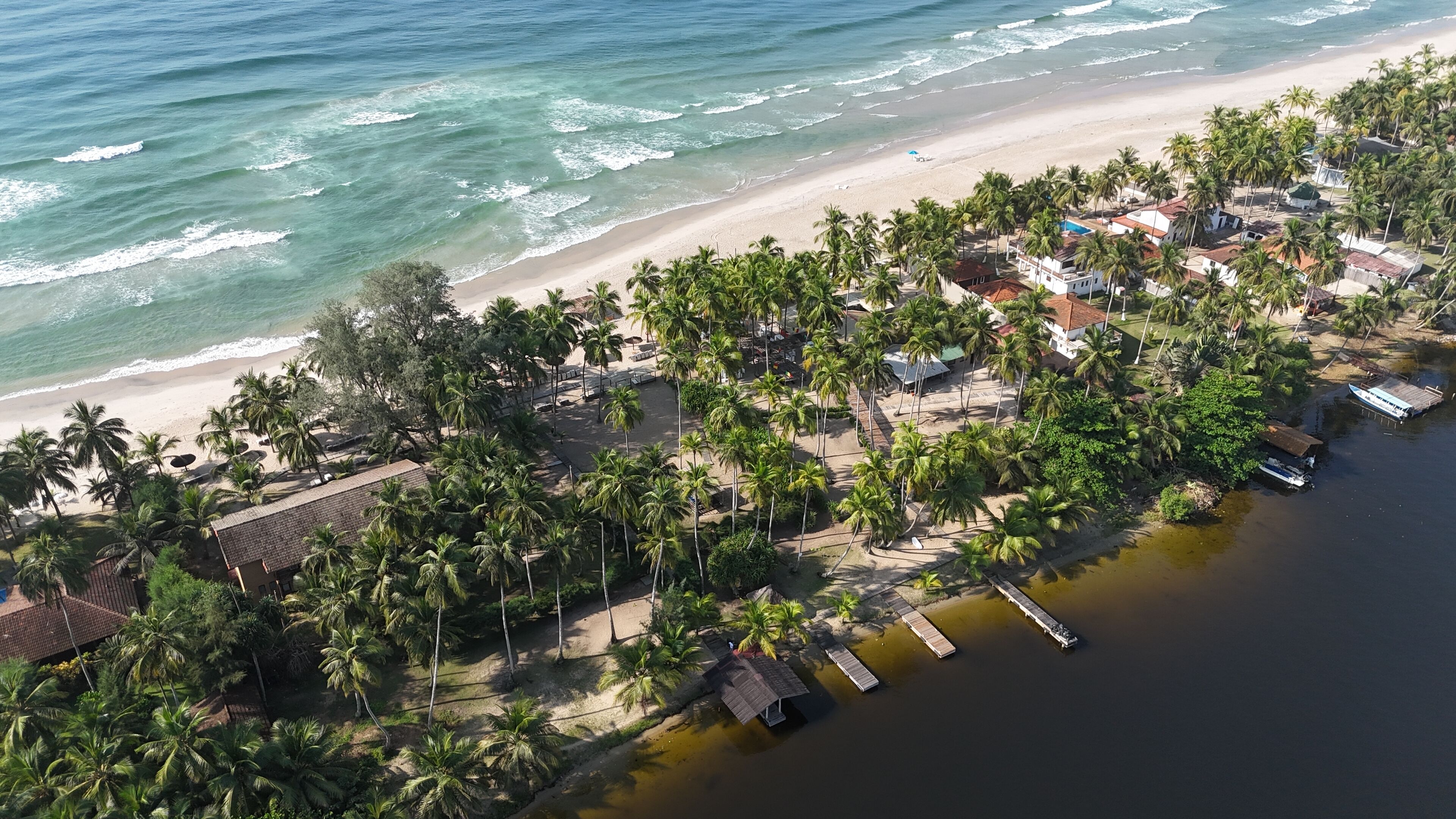 Private beach, free beach shuttle, sun-loungers, beach umbrellas