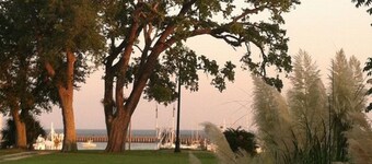 Harbor View Cottages-Overlooking Historic  Harbor and Beach