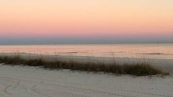 Beach nearby, sun loungers, beach towels