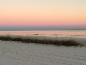 In Strandnähe, Liegestühle, Strandtücher