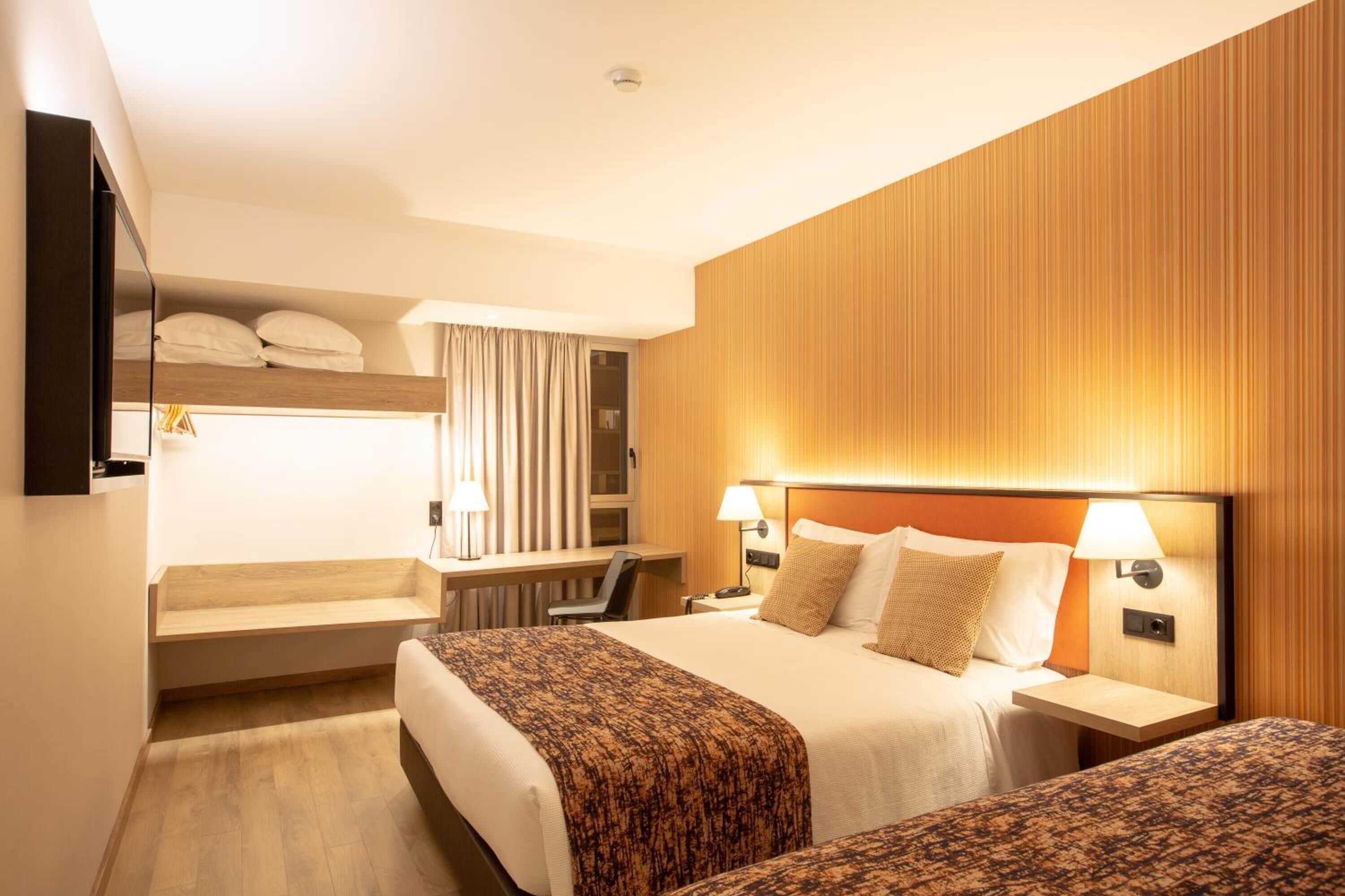 standard triple room | 1 bedroom, desk, blackout curtains, soundproofing