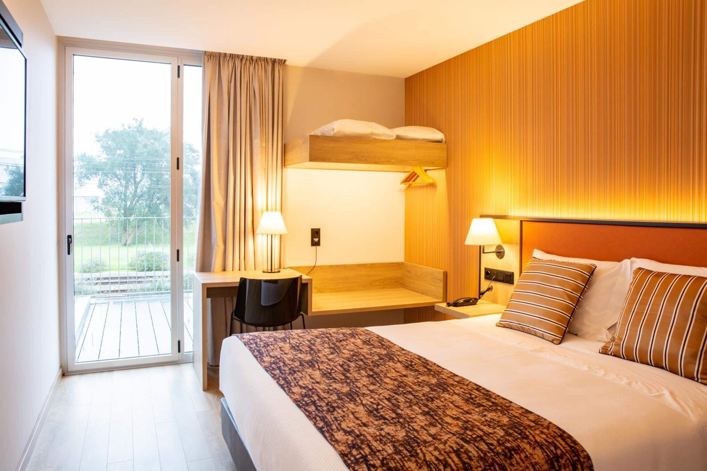 standard double room | 1 bedroom, desk, blackout curtains, soundproofing