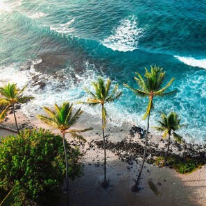 Beach nearby, sun-loungers, beach towels
