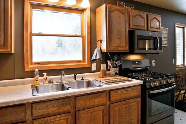 Kjøleskap, mikrob ølgeovn, ovn og oppvaskmaskin