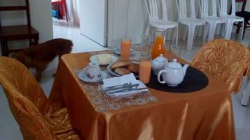 Daily continental breakfast (USD 5 per person)