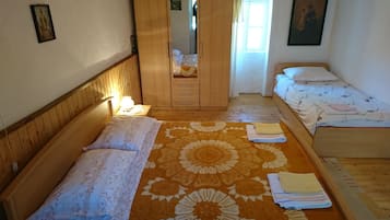 1 bedroom, iron/ironing board, travel cot, free WiFi