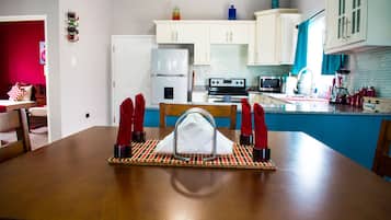 Signature Villa, 3 Bedrooms, Non Smoking | In-room dining