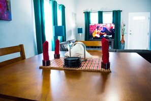 Villa Signature, 3 habitaciones, no fumadores | Servicio de comidas en la habitación