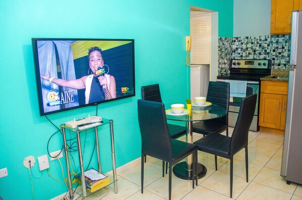 Apartment, Non Smoking | Television - Centrally located Oakland Guest Apartment I (Kingston)