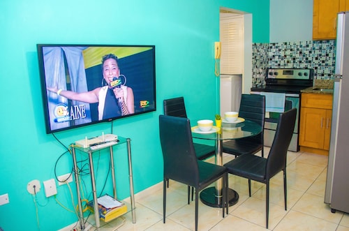 Centrally located Oakland Guest Apartment I