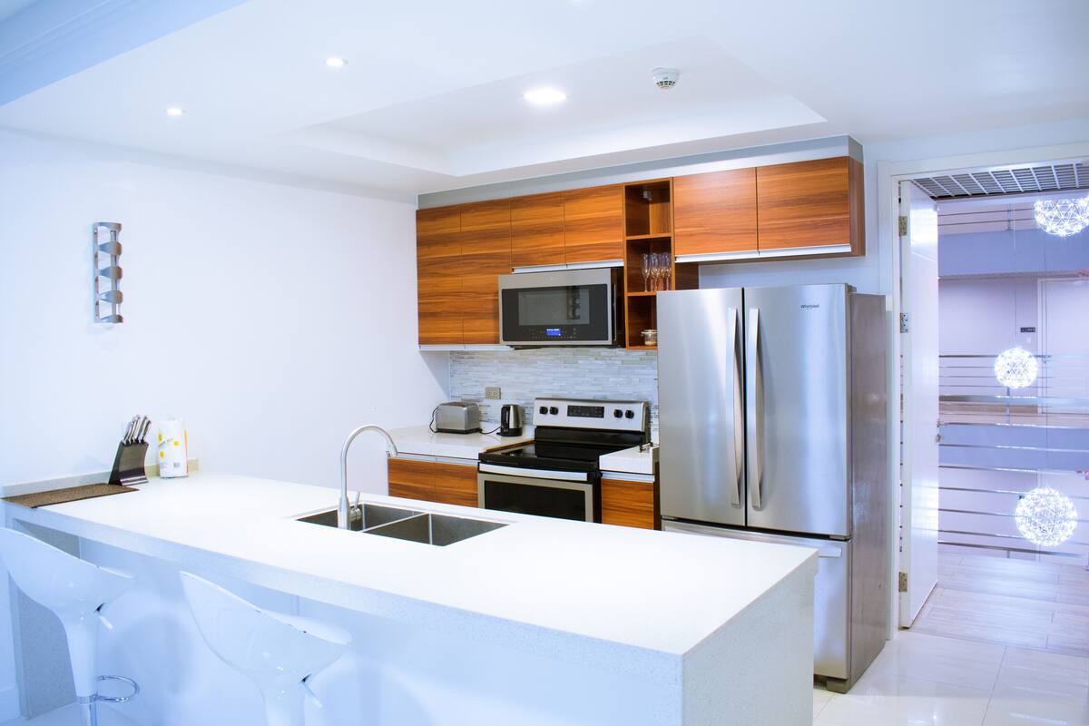 luxury apartment, 1 bedroom, non smoking | private kitchen | full-sized fridge, microwave, oven, stovetop