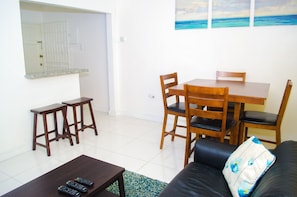 City Apartment, 2 Bedrooms, Non Smoking, Kitchen | Living area