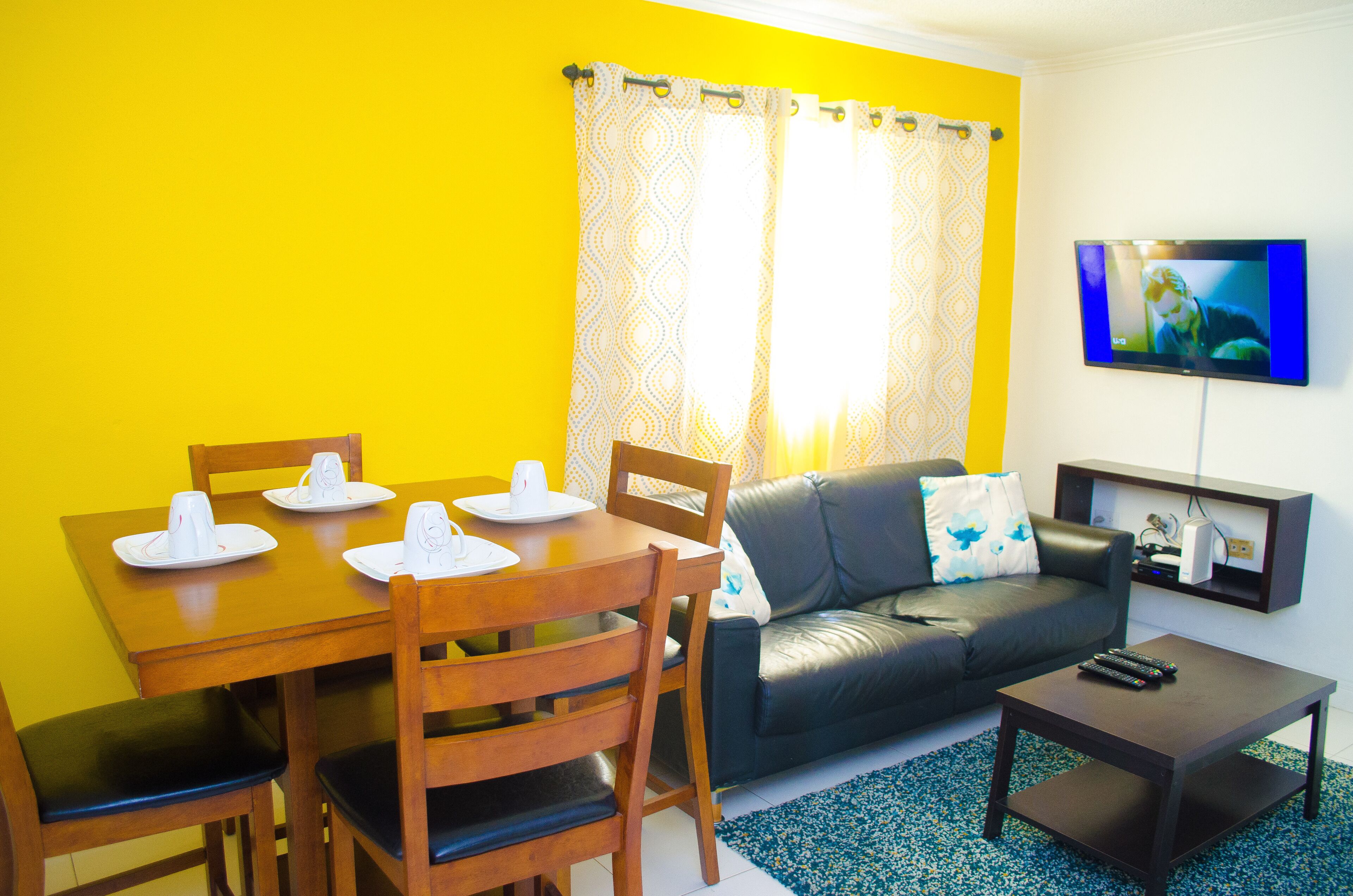 Apartamento City, 2 habitaciones, no fumadores, cocina | Zona de estar | Televisión de pantalla plana de 50 pulgadas con canales por cable