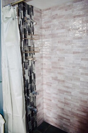 บิสซิเนสอพาร์ทเมนท์, 1 ห้องนอน, ปลอดบุหรี่, วิวสวน | ห้องอาบน้ำ