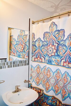 Signature Apartment, 1 Queen Bed, Non Smoking, City View | Bathroom | Combined shower/tub, free toiletries, hair dryer, towels