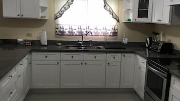 Apartamento familiar, no fumadores | Cocina privada | Frigorífico grande, microondas, horno y placa de cocina