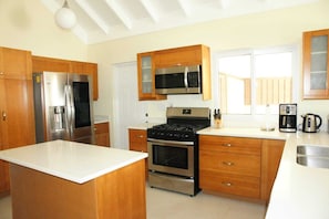 Family Villa, 3 Bedrooms, Non Smoking, Kitchen | Private kitchen | Full-size fridge, microwave, oven, stovetop