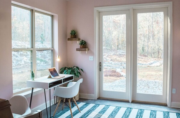 المنشأة من الداخل